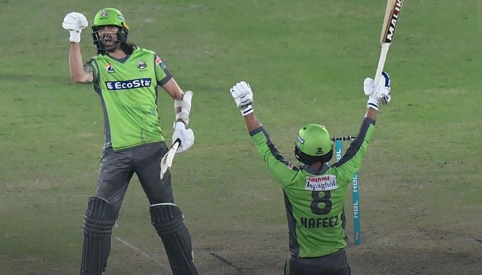 پی ایس ایل 5: حفیظ کی شاندار بیٹنگ، پہلے ایلیمنیٹر میں قلندرز نے زلمی کو ہرا دیا