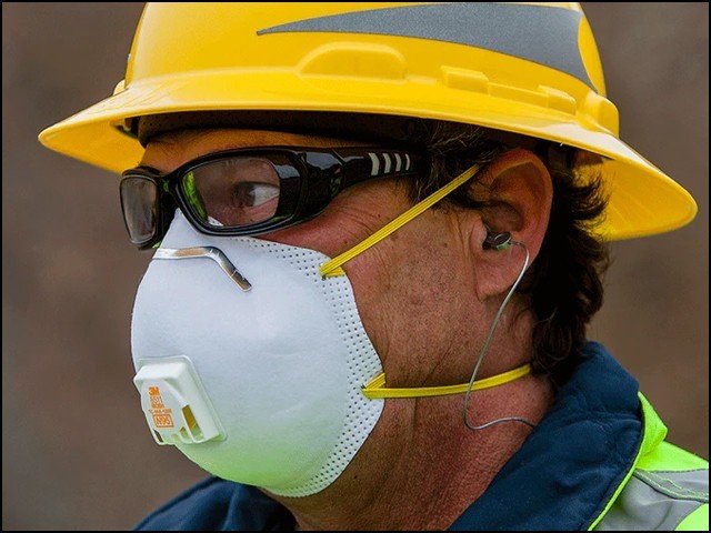 فلٹر والا مہنگا ماسک، کورونا وائرس کو پھیلنے سے نہیں روکتا، تحقیق