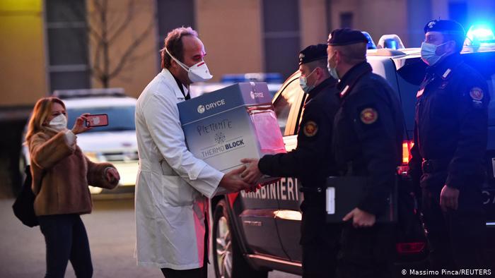 وبا کے خاتمے کے لیے یورپ میں کووڈ ویکسین کی مہم شروع