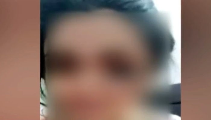 کراچی: سابق بہنوئی کا خاتون پر تشدد، کپڑے پھاڑ دیے