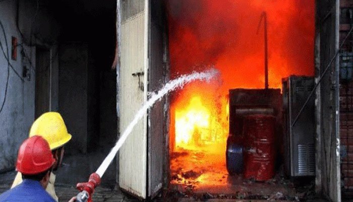 لاہور: فیکٹری میں آتشزدگی سے کروڑوں کا سامان جل گیا