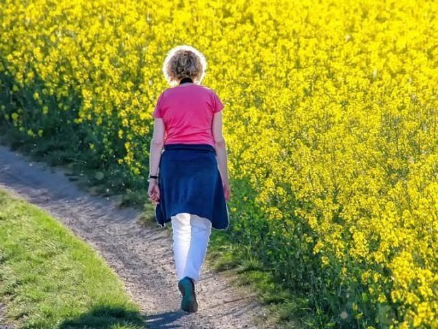 خواتین چہل قدمی کو معمول بنائیں اور بلڈ پریشر سے نجات پائیں