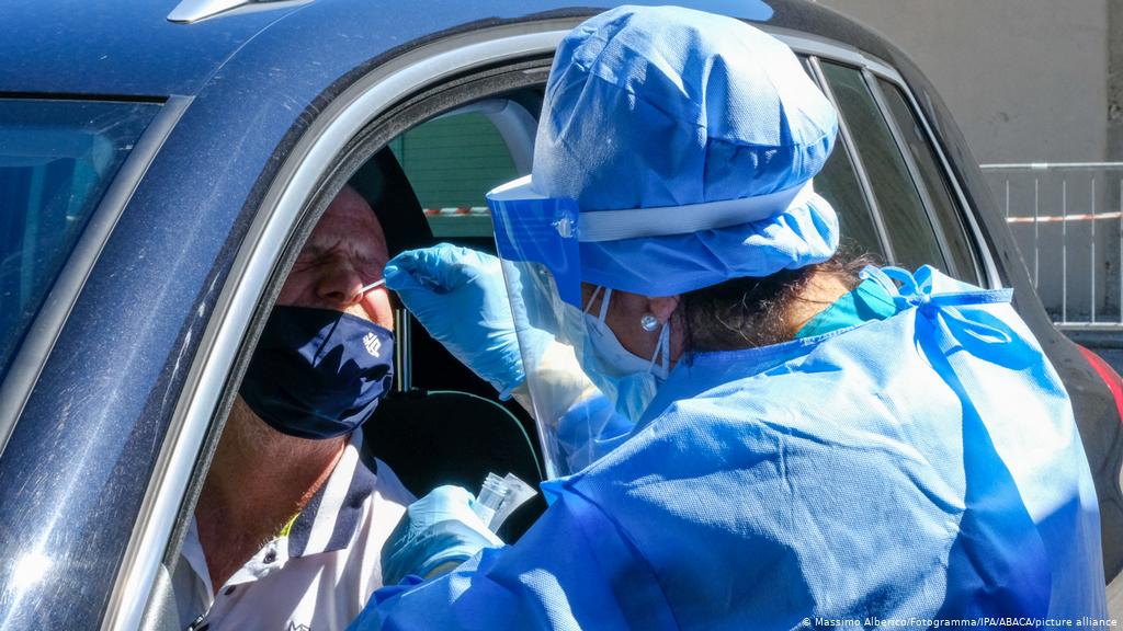 کورونا وائرس سے متاثرہ افراد کی تعداد نو کروڑ کے قریب