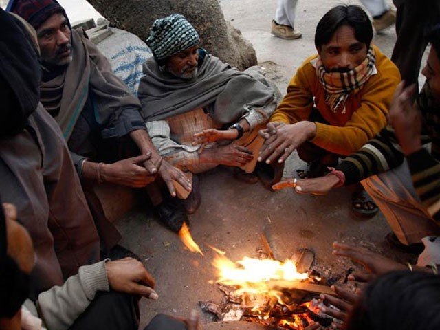 ملک کے مختلف اضلاع میں بارشوں اور پہاڑوں پر برفباری کا امکان