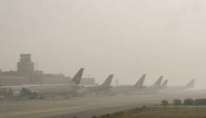 لاہور: دھند کے باعث اندرون و بیرون ملک جانیوالی پروازوں کا شیڈول متاثر