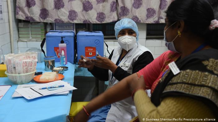 بھارت: کورونا وائرس کی ویکسین حلال ہے یا حرام؟