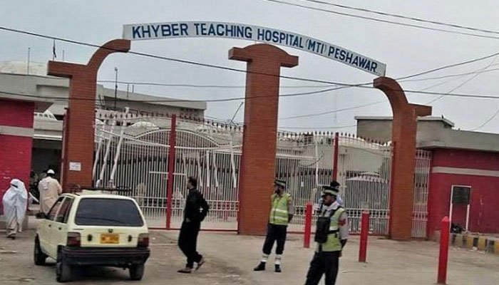 خیبرٹیچنگ اسپتال واقعہ: تحقیقات کا دائرہ وسیع، 2 سابق ڈائریکٹرز کیخلاف کارروائی