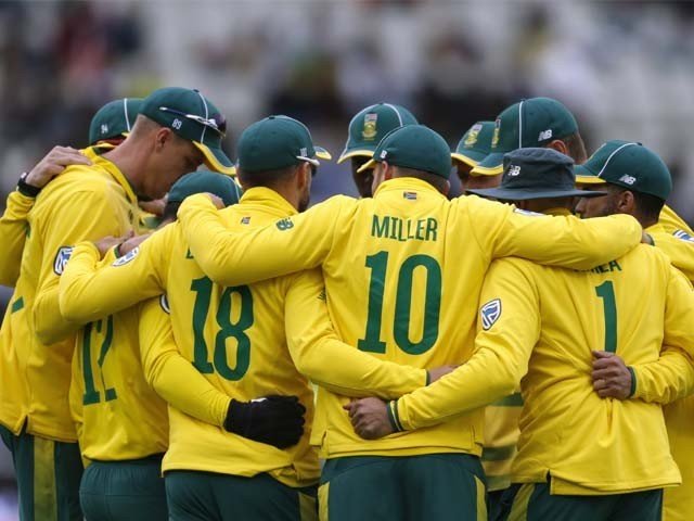 پروٹیز اسپن جال میں الجھنے سے بچنے کیلیے کوشاں