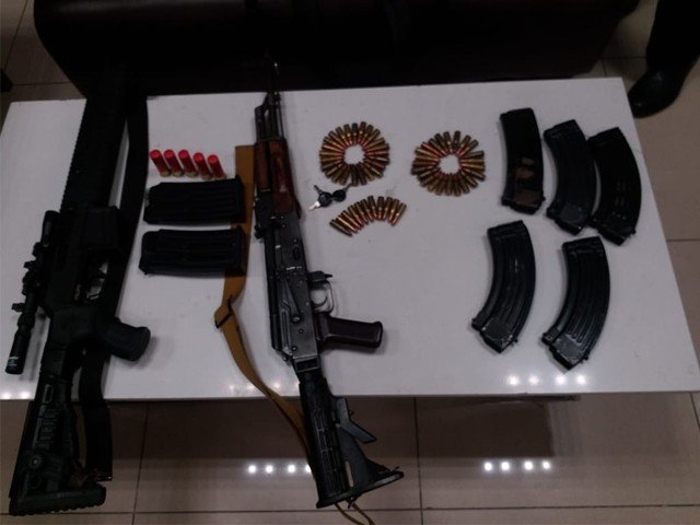 اسلام آباد انٹرنیشنل ائیرپورٹ پر داخل ہونے والے 2 افراد سے بڑی مقدار میں اسلحہ برآمد