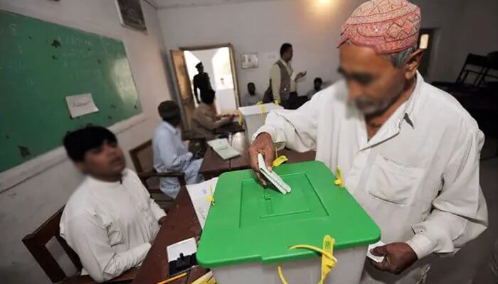 پیش کر غافل، عمل کوئی اگر دفتر میں ہے