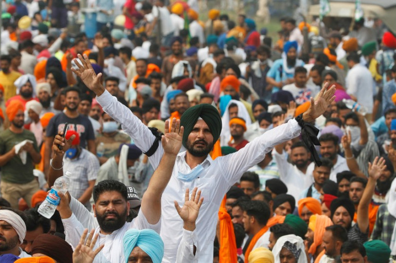 بھارت میں کسانوں کا احتجاج جاری، تین گھنٹوں کے لیے شاہراہیں بلاک