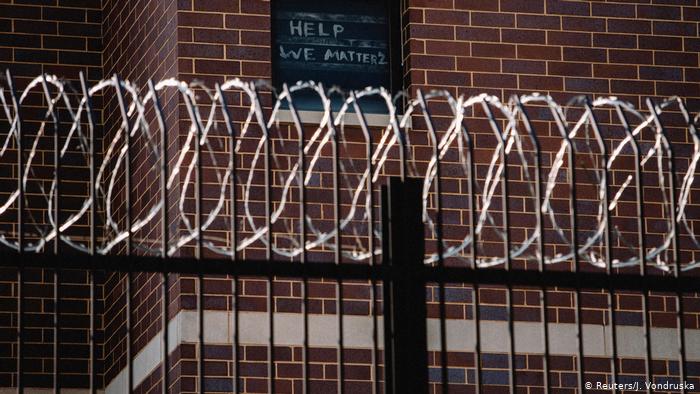 کووڈ جیل: قرنطینہ و قانون توڑنے والوں کے لیے جرمنی کا جواب