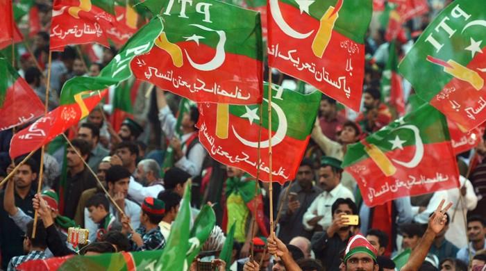 پی ٹی آئی کی جانب سے عبدالقادر کو سینیٹ کا ٹکٹ ملنے پر کئی سوالات کھڑے ہو گئے