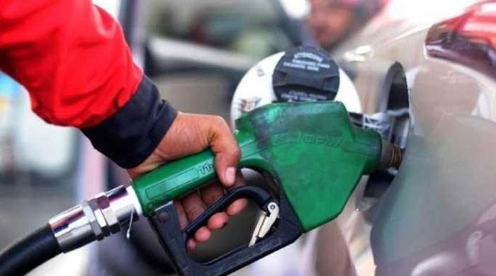 اوگرا نے پیٹرول 16 روپے فی لیٹر تک مہنگا کرنے کی تجویز دے دی