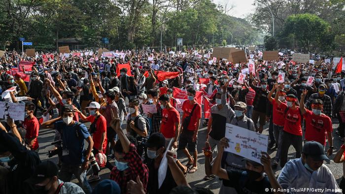 سوچی کے حق میں میانمار بھر میں مظاہرے