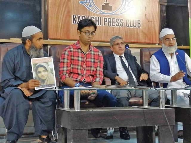 لاپتا عاصمہ کے والد کی چیف جسٹس سے بیٹی کی بازیابی کی اپیل