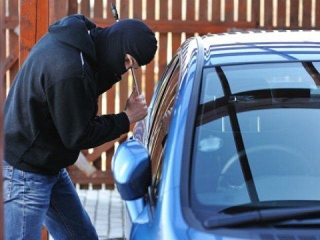 گاڑیوں سے قیمتی سامان چوری کرنے کی وارداتیں بڑھ گئیں، شہری پریشان