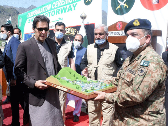 وزیراعظم نے سوات ایکسپریس وے کا افتتاح کر دیا