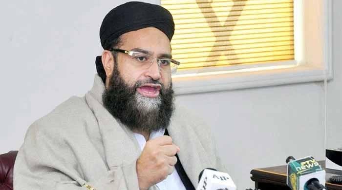 ’کورونا ویکسین شرعی طور پر جائز، روزے میں بھی لگوائی جا سکتی ہے‘