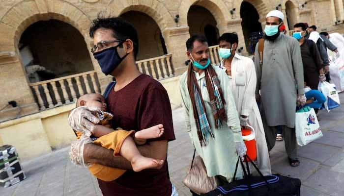 پاکستان: 9 ماہ بعد ایک دن میں سب سے زیادہ کورونا کیسز رپورٹ، مزید 67 اموات