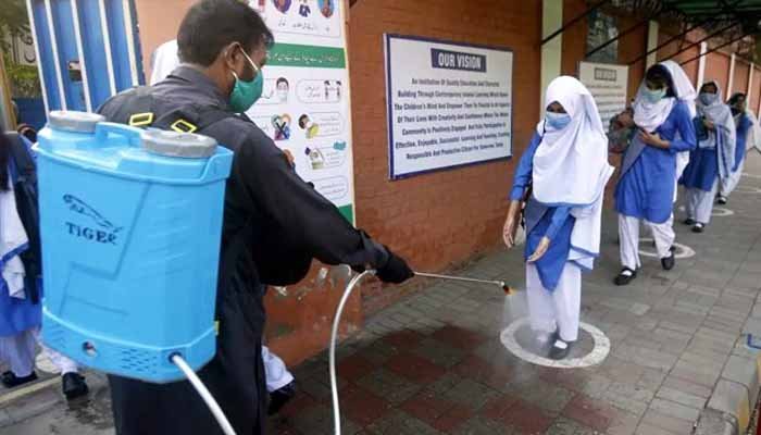 شادی ہالز کھولنے کا فیصلہ واپس لینے پر غور، اسکولوں سے متعلق بھی نظرثانی ہو گی