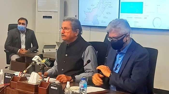 کورونا: اسکولز بند کرنے سمیت کئی پابندیاں دوبارہ نافذ