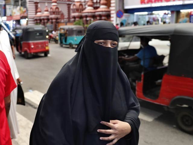 سری لنکن حکومت نے شدید تنقید کے بعد نقاب پر پابندی کی وضاحت کر دی