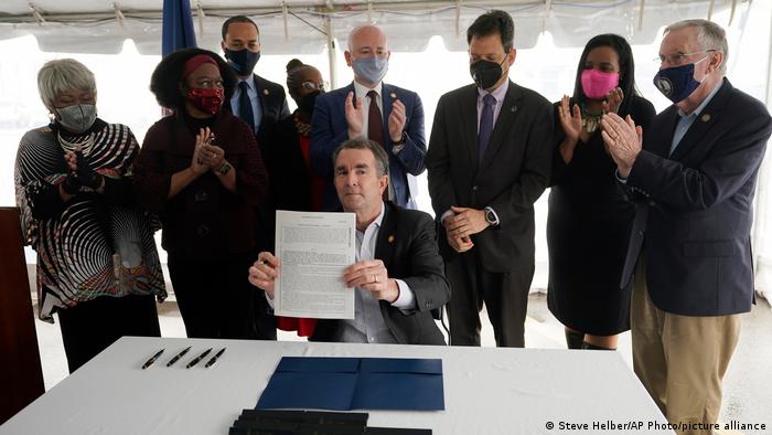 امریکا: ریاست ورجینیا نے بھی موت کی سزا ختم کر دی