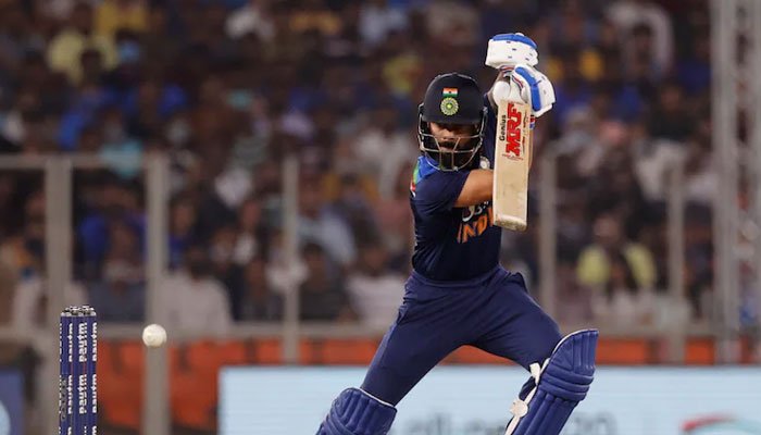 کوہلی ٹی ٹوئنٹی انٹرنیشنل میں 3 ہزار رنز بنانے والے پہلے بیٹسمین بن گئے