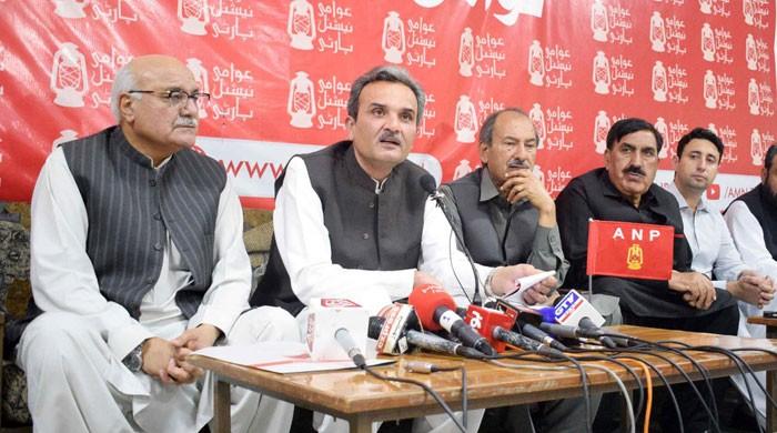 پی ڈی ایم میں دراڑ، اے این پی نے اتحاد چھوڑنے کا اعلان کر دیا