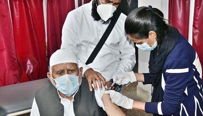 ملک بھر میں 65 سال کی عمر کے افراد کی واک ان ویکسی نیشن شروع