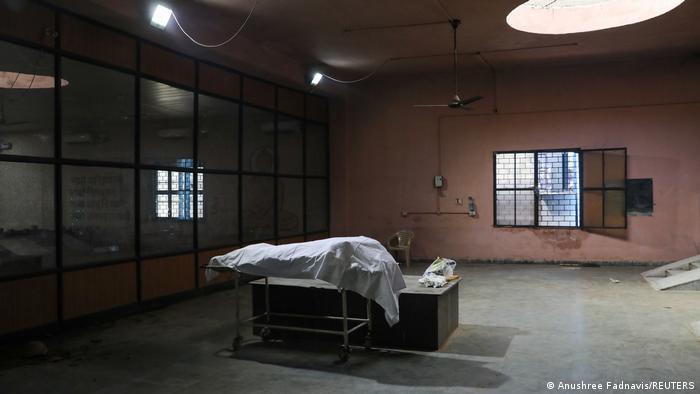 بھارت: ایک دن میں کورونا کے دو لاکھ سے زائد نئے کیسز، تین لاکھ پہنچنے کا خدشہ