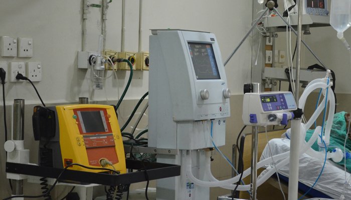 پاکستان: اسپتالوں میں آکسیجن کی کمی کا خدشہ، کمپنیوں نے خبردار کر دیا
