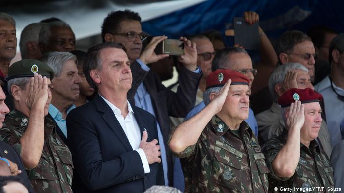 برازیل میں مسلح  افواج کے تینوں سربراہان مستعٰفی ہو گئے