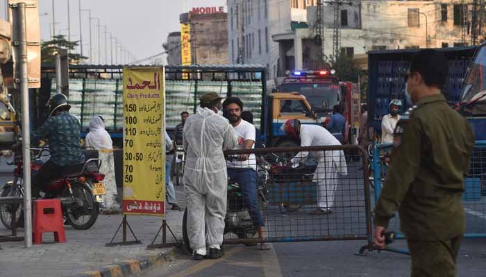 ماسک نہ پہننے والوں کو جیل میں ڈالا جائے گا: کمشنر لاہور