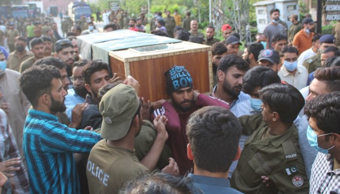 لاہور میں مظاہرین کے تشدد سے ایک اور پولیس اہلکار شہید