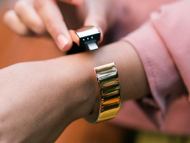 کلائی پر پہنا جانے والا پاور بینک متعارف