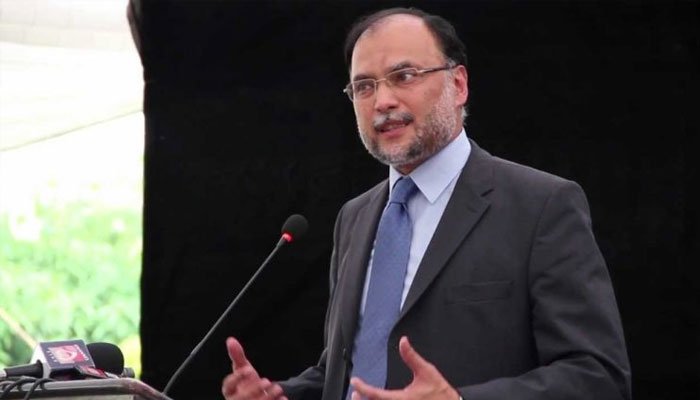 پارٹی میں نواز شریف کی رائے کے بعد کوئی دوسری رائے نہیں ہوتی: احسن اقبال