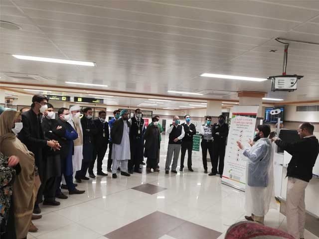 پشاور آنے والی 2 بین الاقوامی پروازوں کے 39 مسافر کورونا مریض نکل آئے