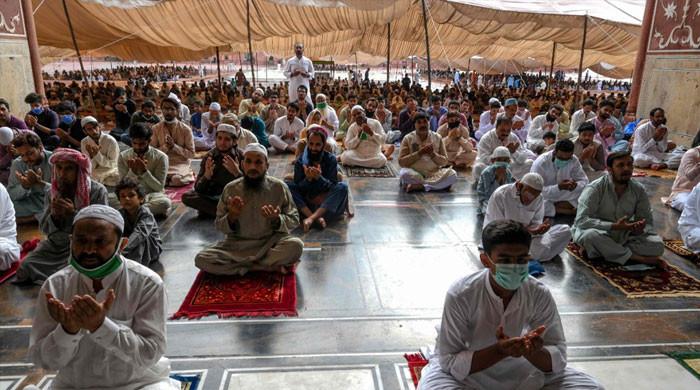 پاکستان میں عیدالفطر مذہبی جوش و جذبے کیساتھ منائی جا رہی ہے