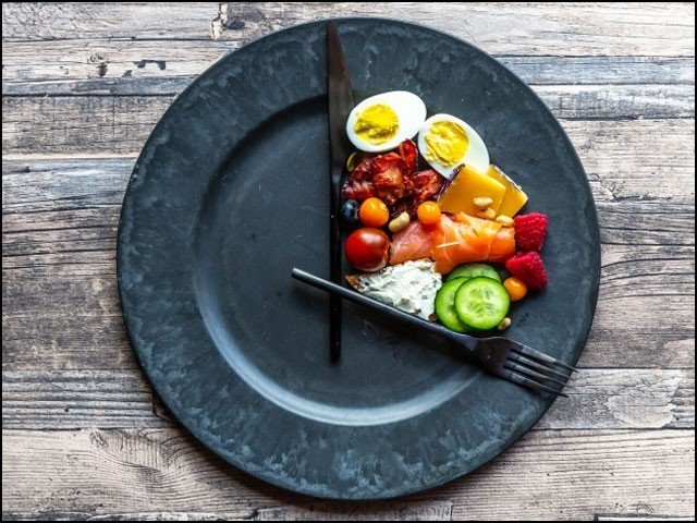 دن بھر کا فاقہ، ڈائٹنگ کے فوائد میں افاقہ