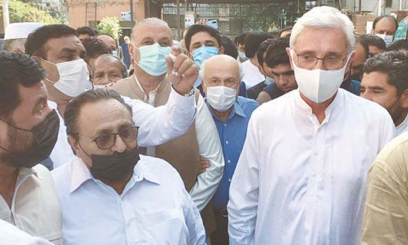 تماشا میرے آگے