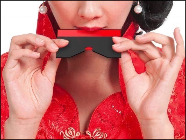 لپ اسٹک بھول جائیں، اب لپ کارڈ استعمال فرمائیں