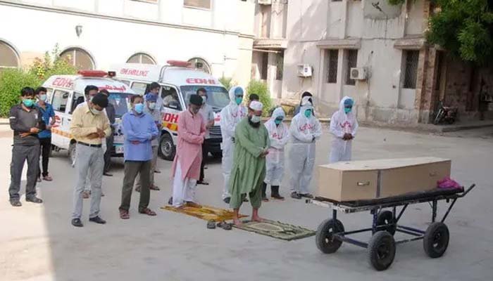 پاکستان: کورونا سے اموات کی تعداد 19 ہزار سے تجاوز کر گئی