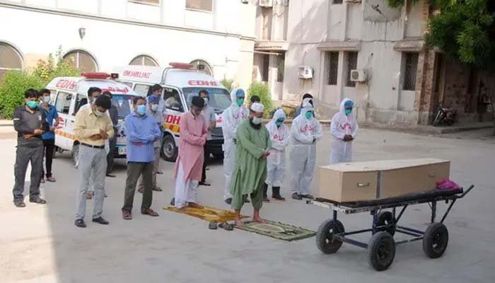پاکستان: کورونا سے 161 اموات، ایک ماہ بعد 4 ہزار سے کم کیسز رپورٹ