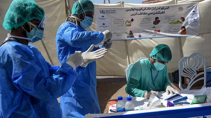 پاکستان: کورونا مزید 146 زندگیاں نگل گیا، ہلاکتیں 18 ہزار کے قریب پہنچ گئیں