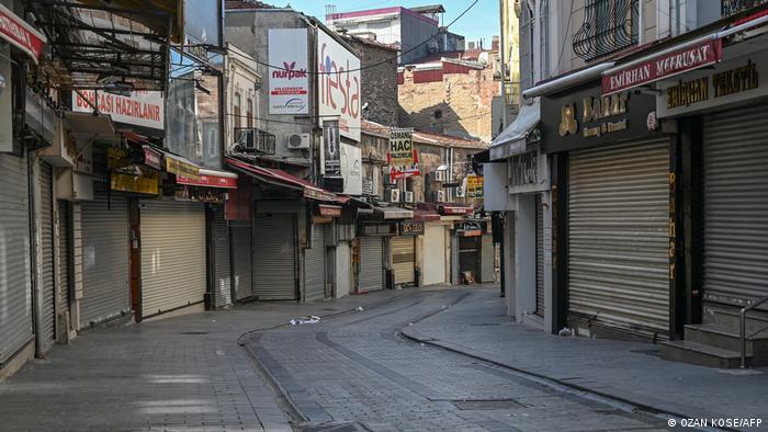 ترکی میں لاک ڈاؤن اور سخت: کھلونوں، اسٹیشنری اور میک اپ کی فروخت پر پابندی