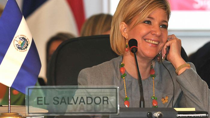 ال سلواڈور کی سابق خاتونِ اول کو دس سال کی قید