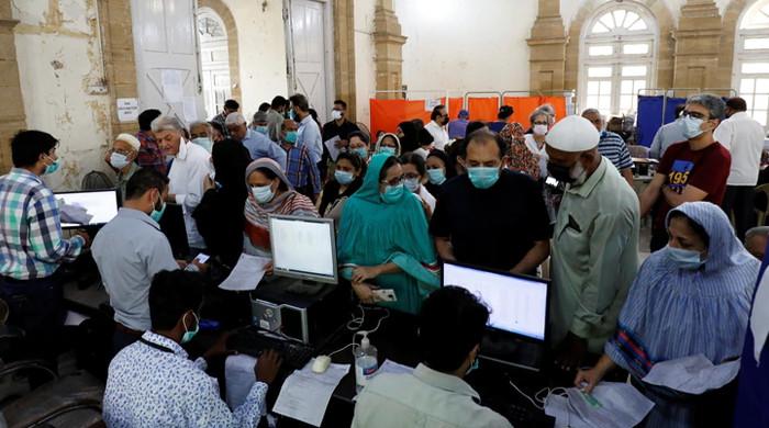 کورونا ویکسینیشن کے نام پر شہریوں کا حاصل کردہ ڈیٹا کس حد تک محفوظ؟