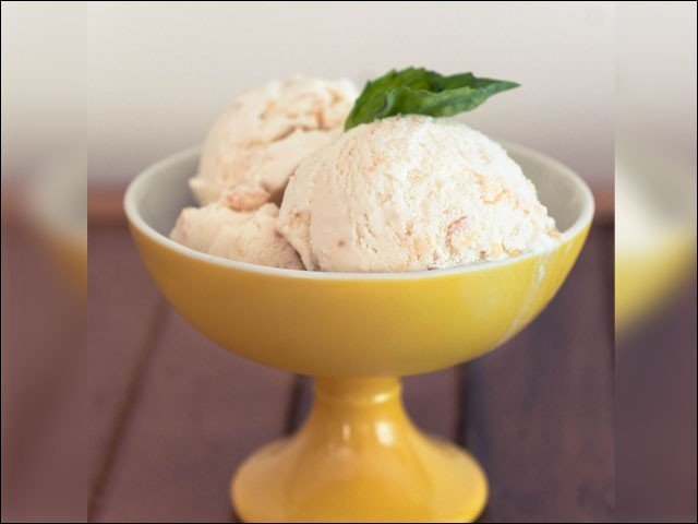 کیا آپ پلاسٹک سے بنی ونیلا آئس کریم کھانا پسند کریں گے